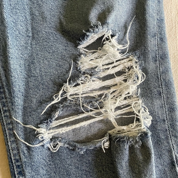 Agolde Distressed Riley Jeans - Picture 9 of 11